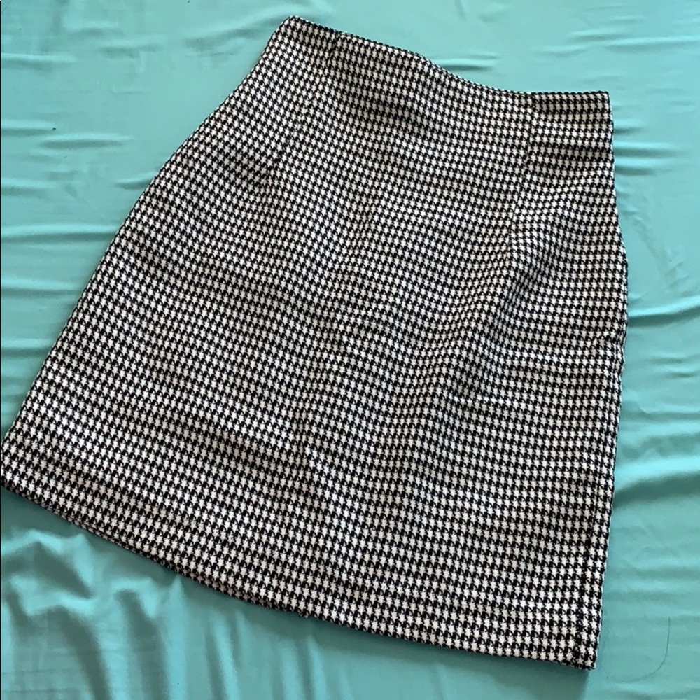 Houndstooth high waisted mini skirt